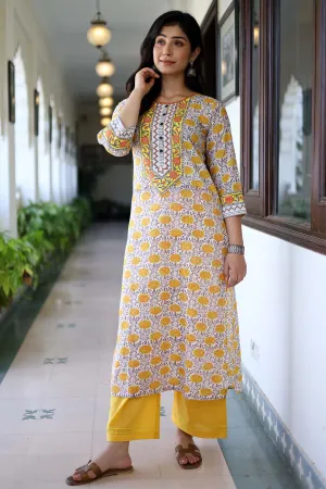 Hand Block Floral Print Kurta In Straight Fit